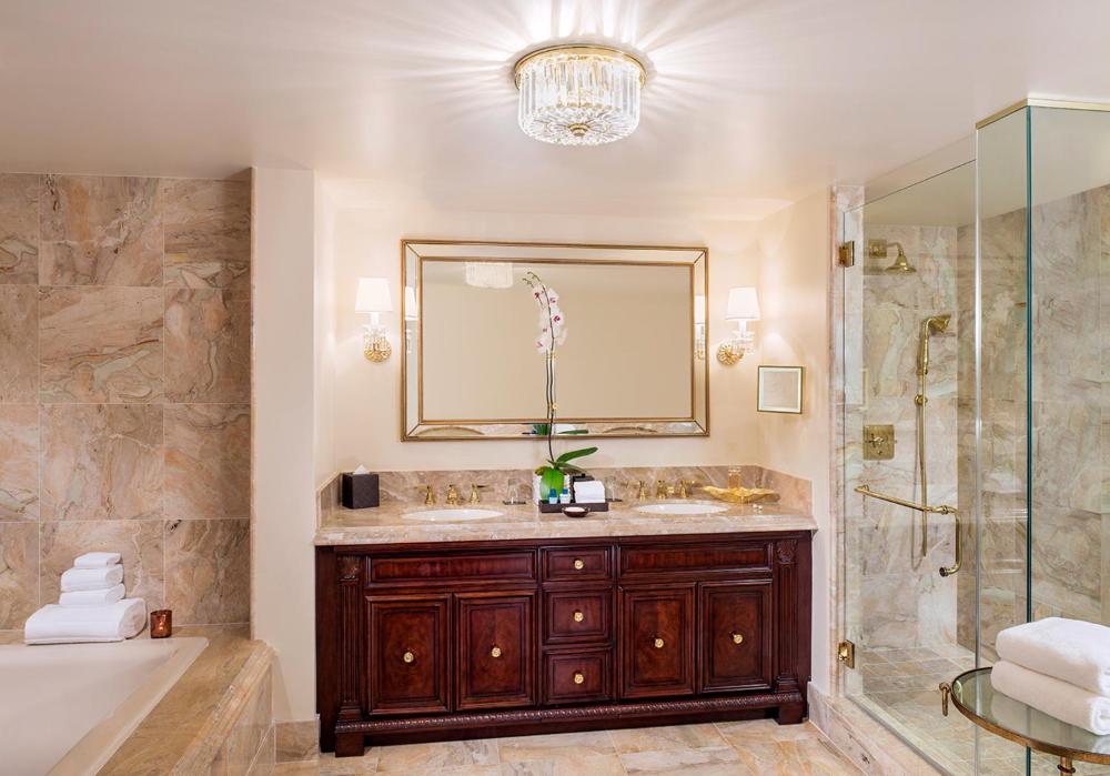 Premier Accessible Room with King Bed interior